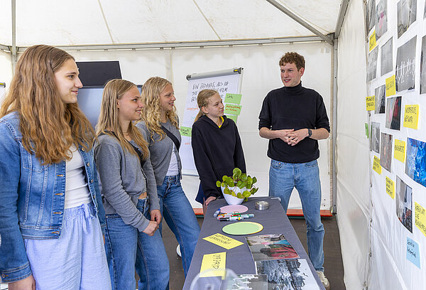 Teenagern wird die Demokratie erklärt